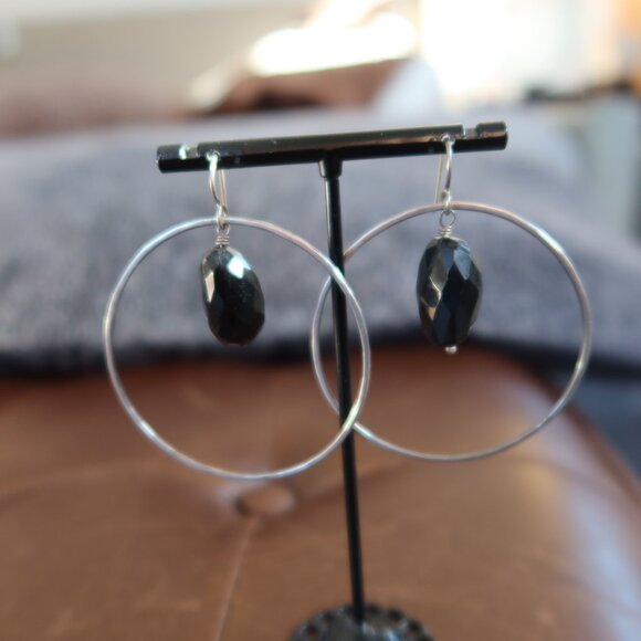 Black onyx and sterling silver large front facing hoops earrings by Dana Reed - Picture 2 of 13